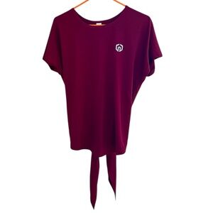 🔺NELEUS: Women’s size M, red short sleeve top w/tie & opening on back preowned